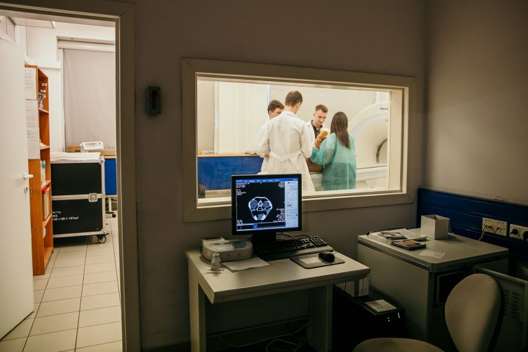 studenci_sggw_laboratoria_i_szklarnie_00018